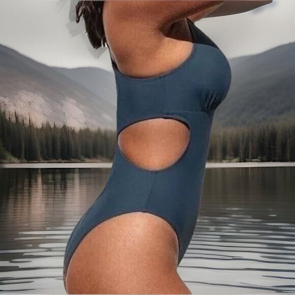 Cupshe Women One-Piece Swimsuit Medium Blue V-Neck Cutout Crossback Strappy - Picture 2 of 10